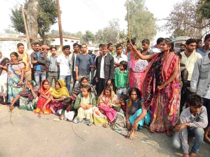 prisoner family members protest out side ballia jail