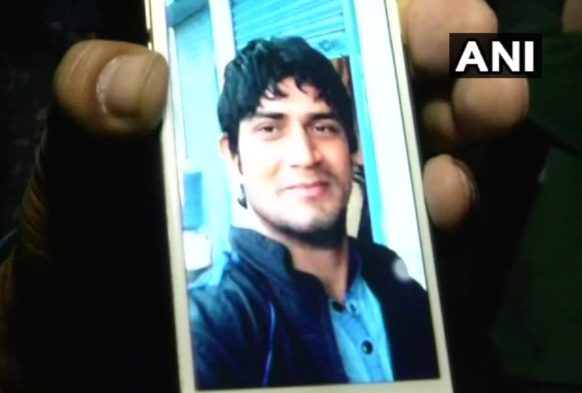 young man shot by Policeman in Sector-122 of noida