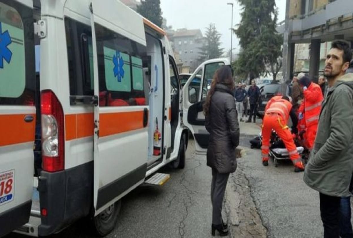 Firing on foreigners from moving car in macerata, Italy, four people injured, one assailant arrested