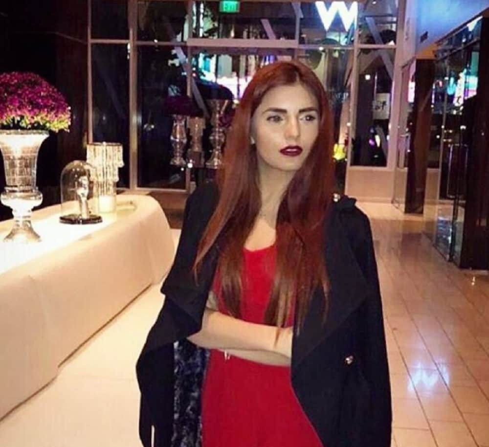 Pakistani singer momina mustehsan trolled for her red lipstick