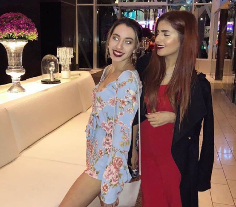 Pakistani singer momina mustehsan trolled for her red lipstick