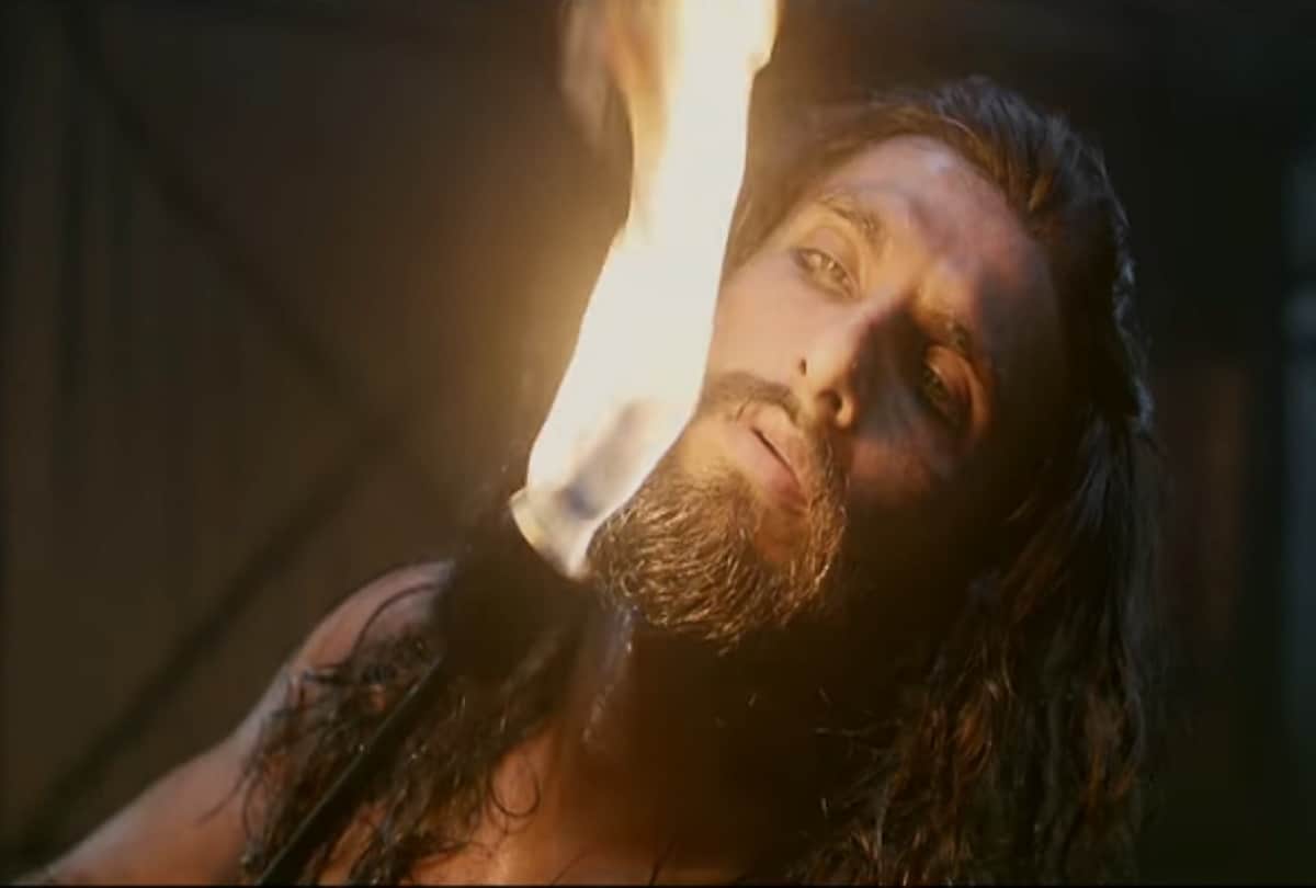 After Padmaavat Ranveer Singh become the youngest male actor to enter the 200 crore club