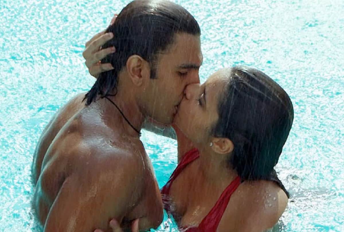 Take a look of Ranveer Singh 5 films where he gives intimate scenes
