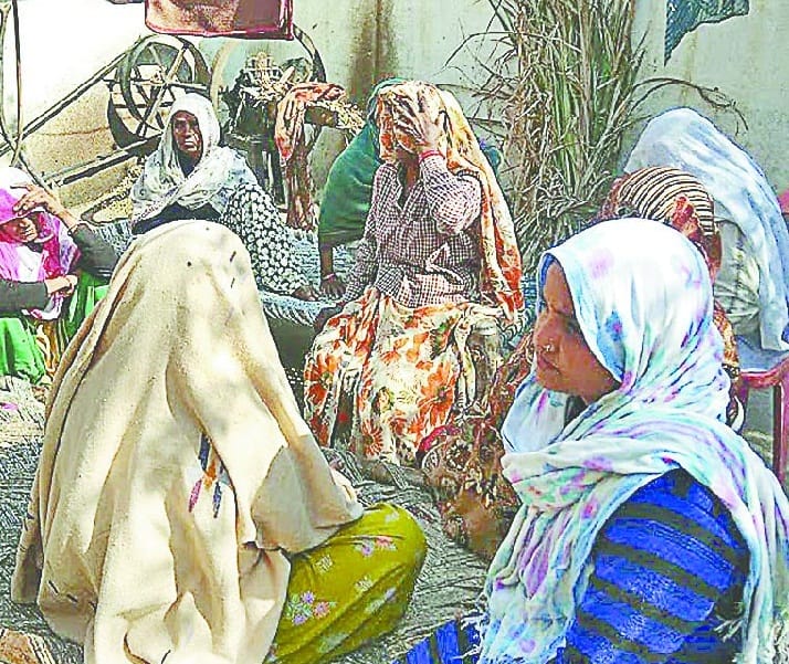 suraksha maangi  par gavaaho ko mil rahi golia