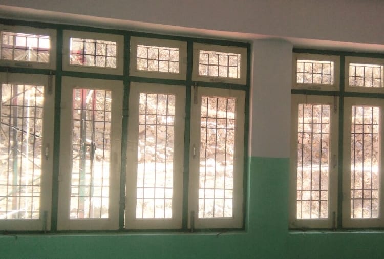  school glasses broken by unknown person in kinnaur