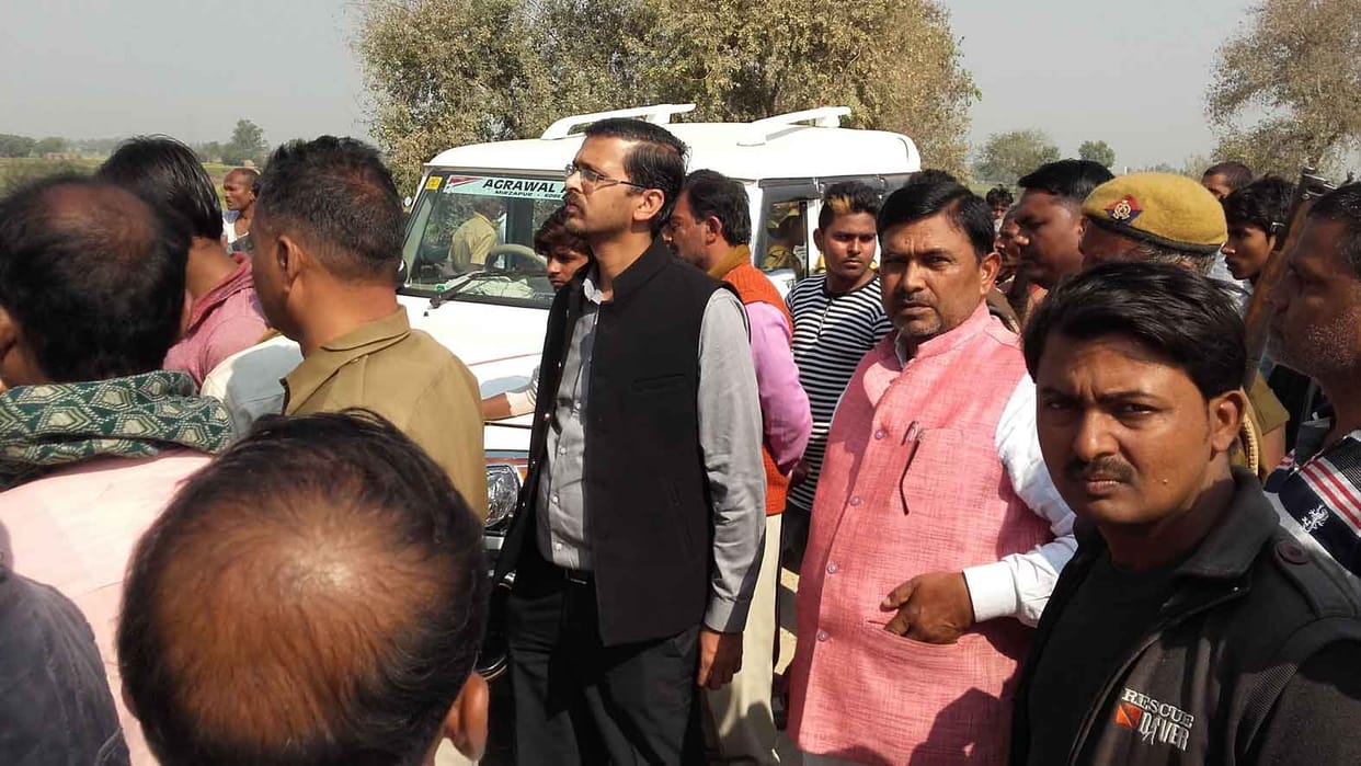 टैंकर की चपेट में आने से एक की मौत एक घायल