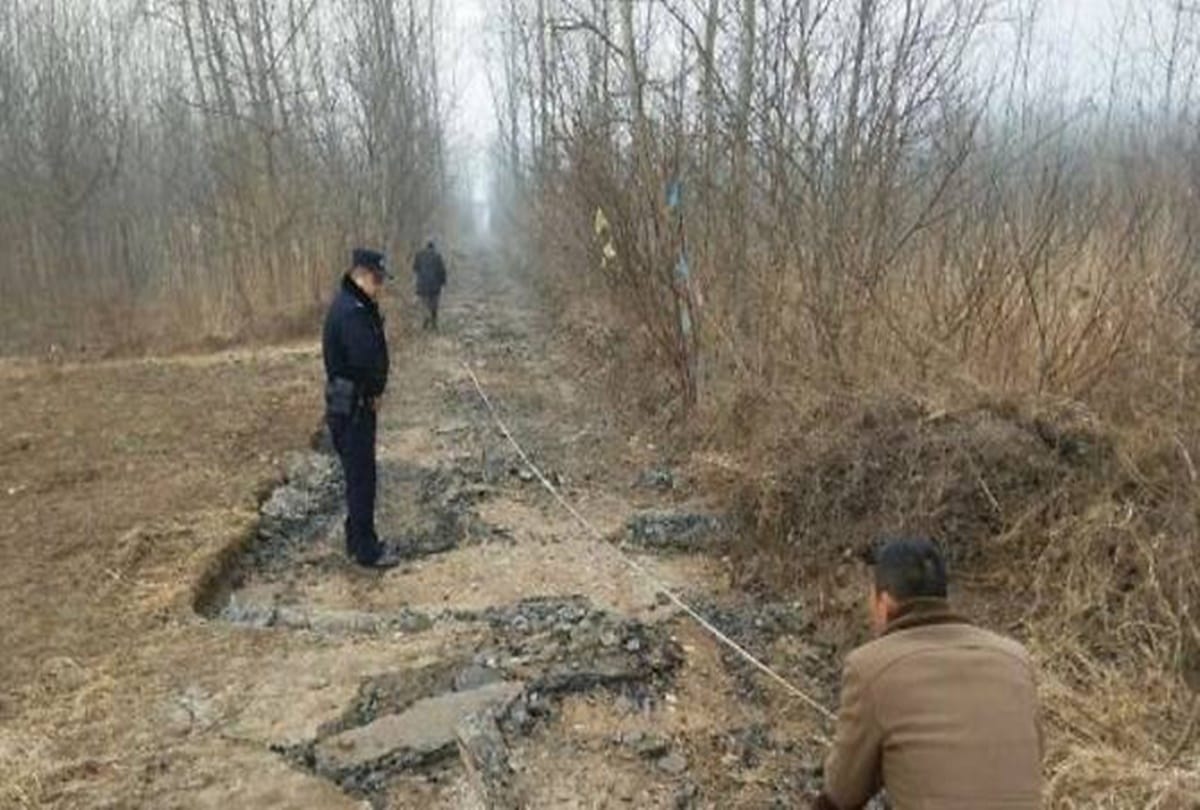 unique theft in china thieve steals and sell 800 meter road