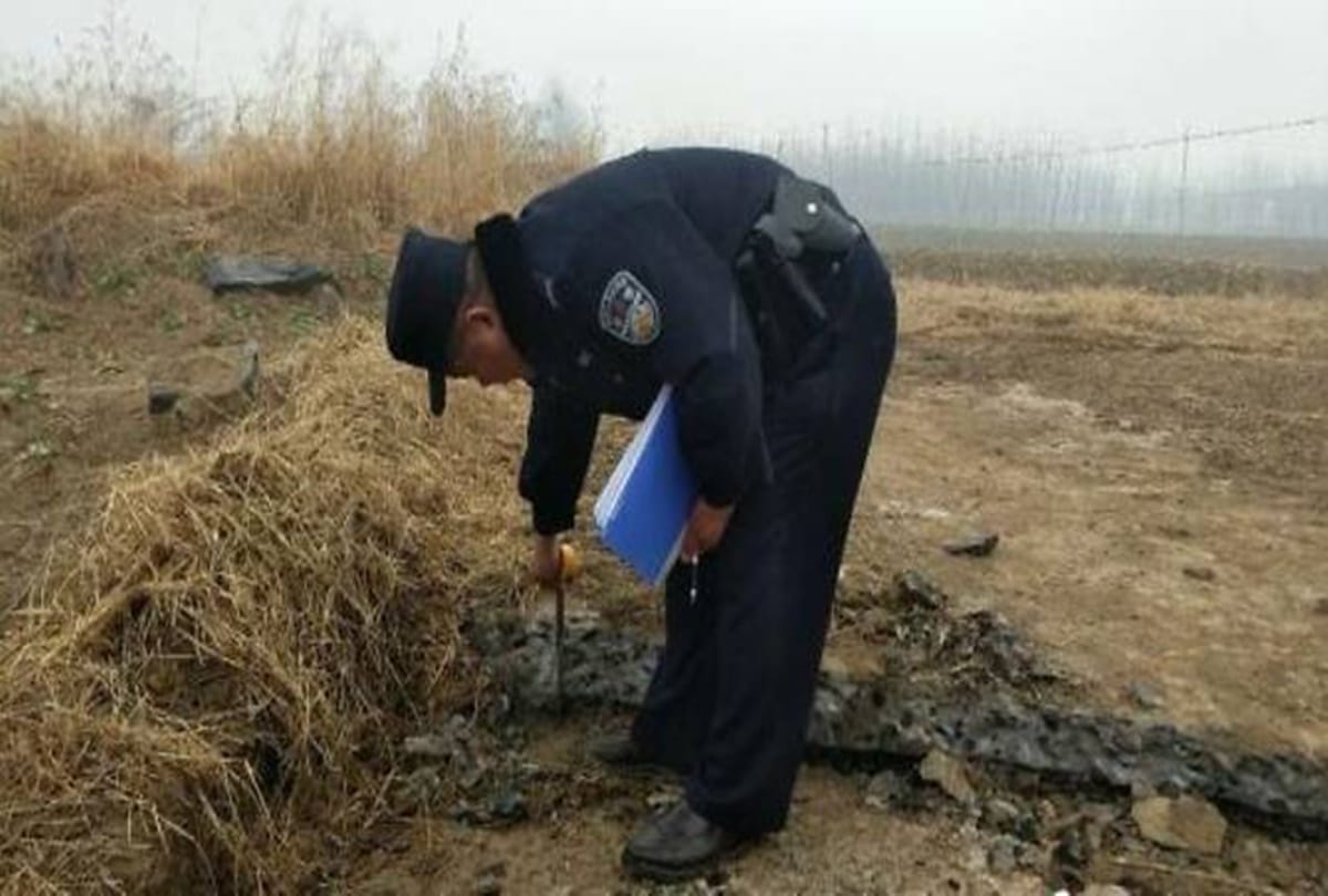 unique theft in china thieve steals and sell 800 meter road