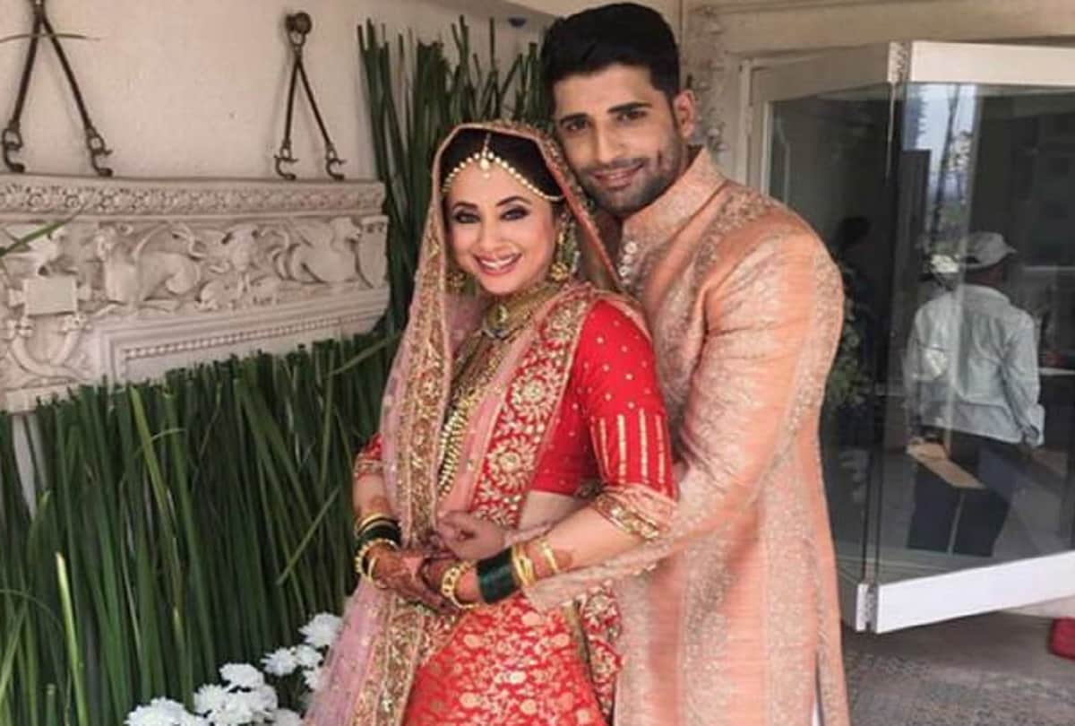 Urmila Matondkar shared romantic picture on her wedding anniversary
