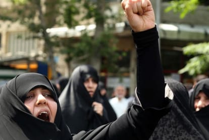 Iranian Govt  is monitoring women of CCTV cameras wants to implement strict hijab law