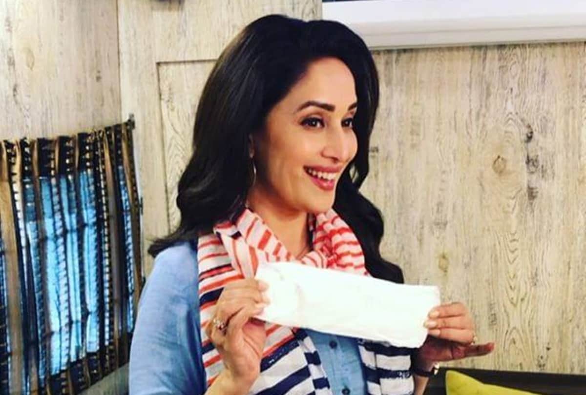 madhuri dixit accept the challenge of anil kapoor share photo with sanitary napkin