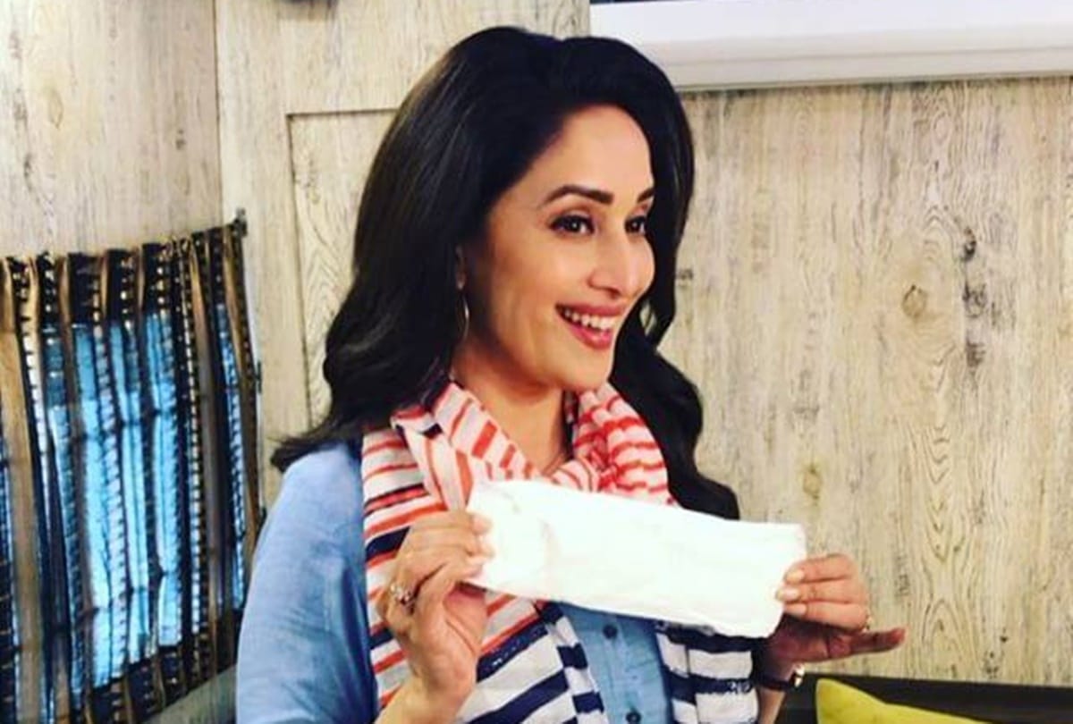 madhuri dixit accept the challenge of anil kapoor share photo with sanitary napkin