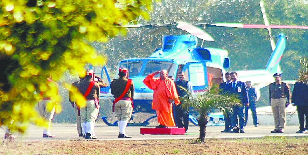 Chief Minister Yogi Adityanath did not take the bouquet on the runway