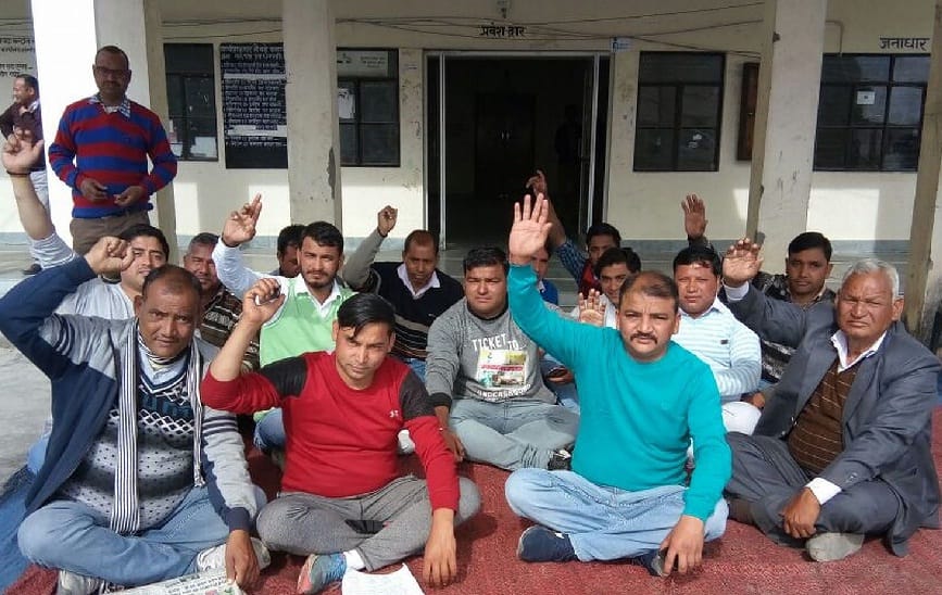 Villagers give diversion to the drinking water scheme
