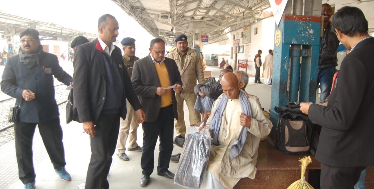 300 बेटिकट यात्री पकड़े गए