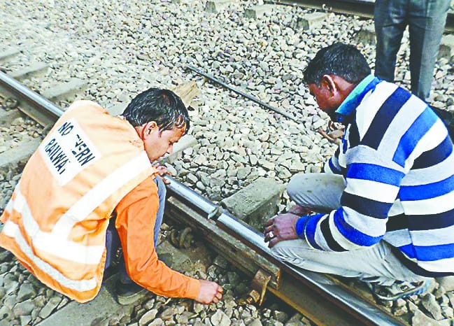 Fracture found in track between Chandak and Balavali