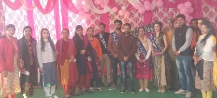 मृदुल मिस्टर, मनीषा को चुना मिस फ्रेशर