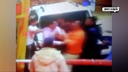 Watch: Toll plaza employees thrash army person, family over toll discount