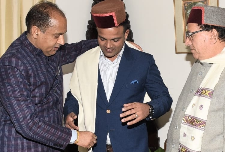 olympic medal winner shooter vijay kumar met cm jairam thakur