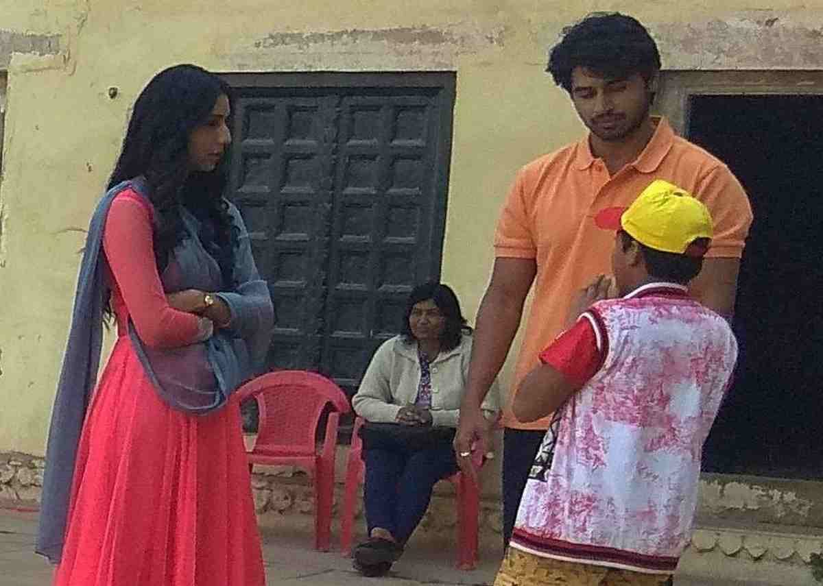 Film apna number lagega shooting in varanasi