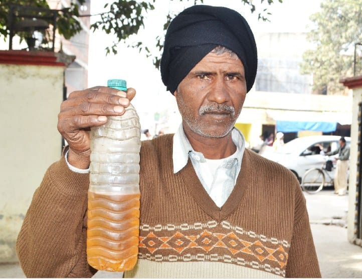 unable to find her daughter father tries to self immolate  