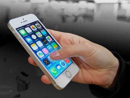 young man died while operate mobile phone in agra