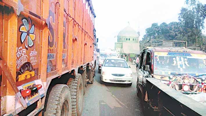 nanital hiway jam in bilaspur