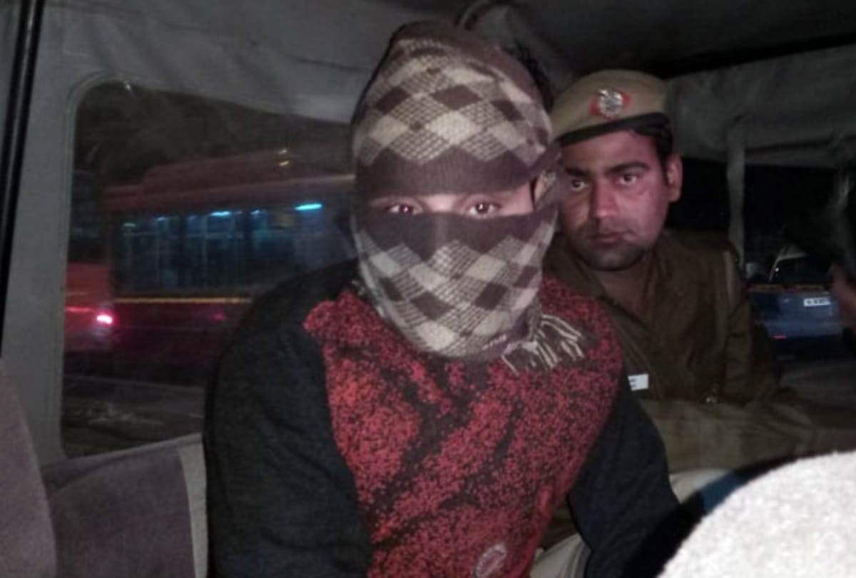 encounter in delhis okhla area police arrested 70 thousand rewardee tanveer