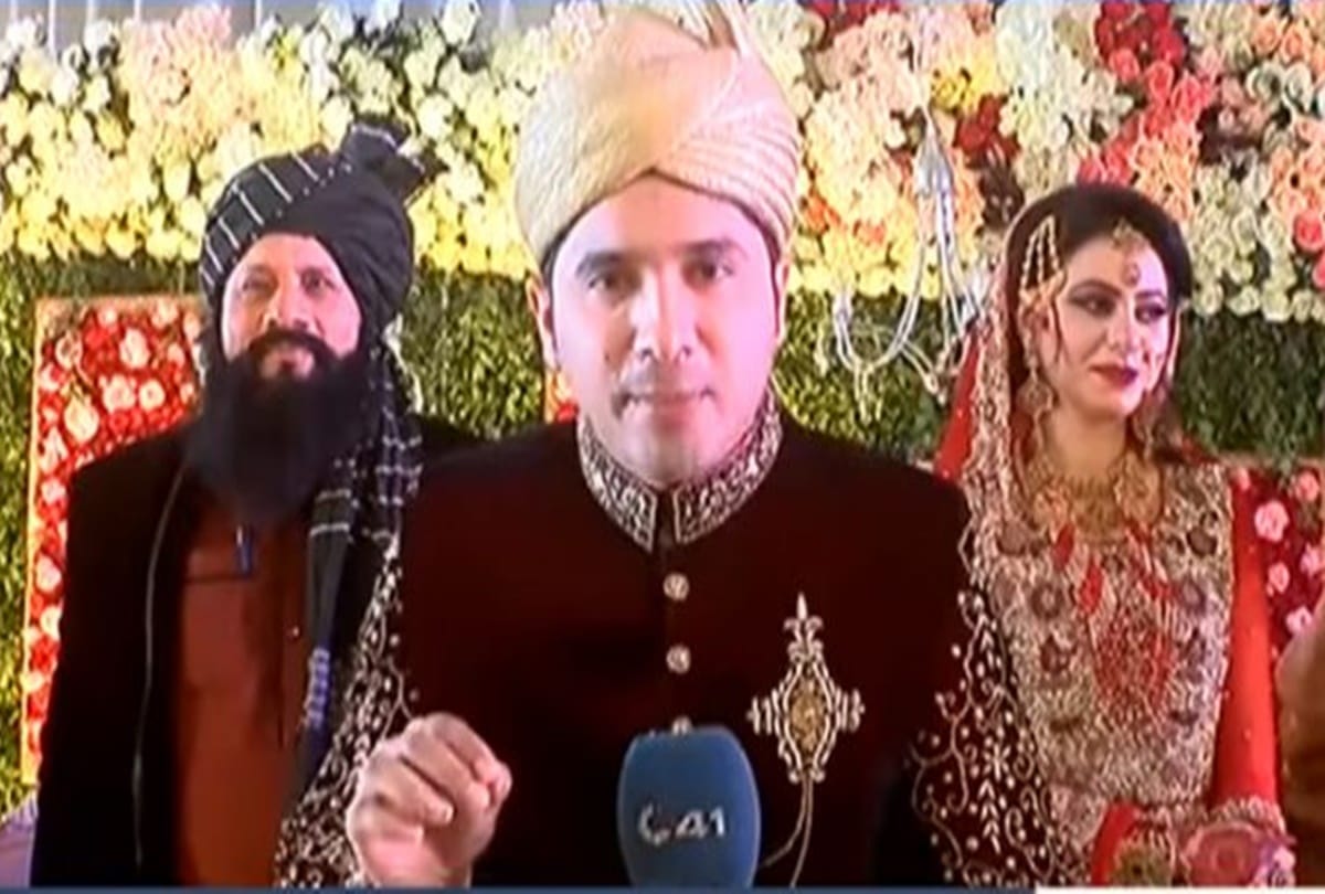 pakistani journalist live reporting from his own wedding ceremony