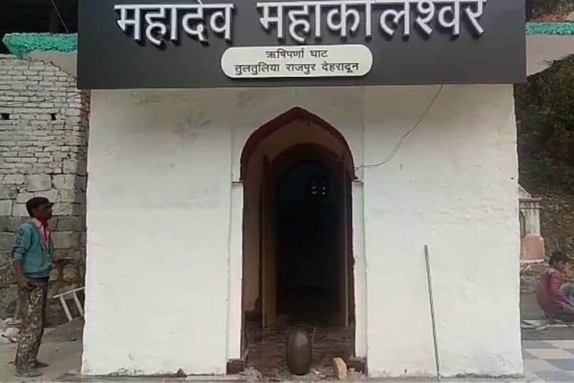 Miraculous Shivling found in Narmada river before maha shivratri 2018