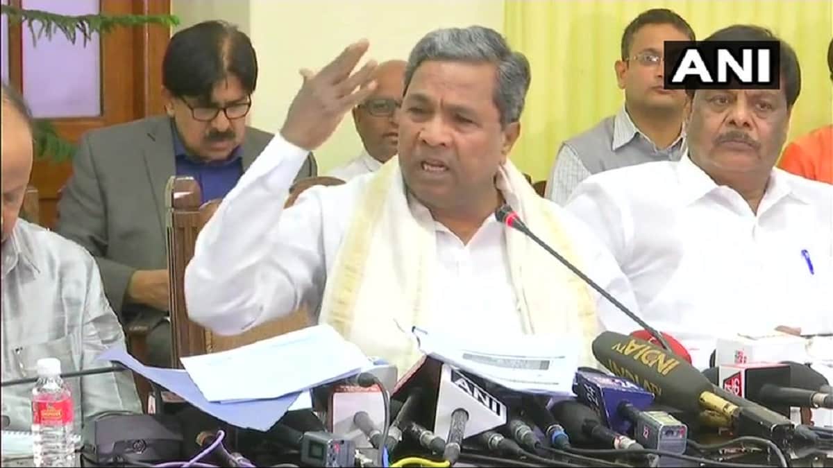 Karnataka: siddaramaiah government gives minority status to Lingayats in cabinet meeting