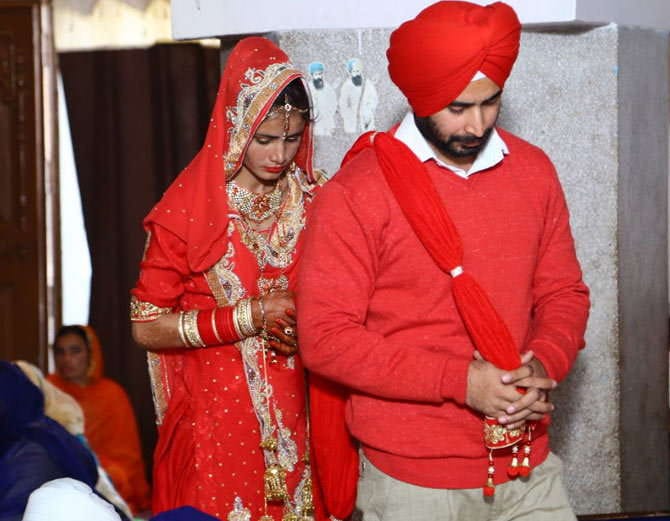 unique marriage, software engineer very simple wedding with 12th pass girl