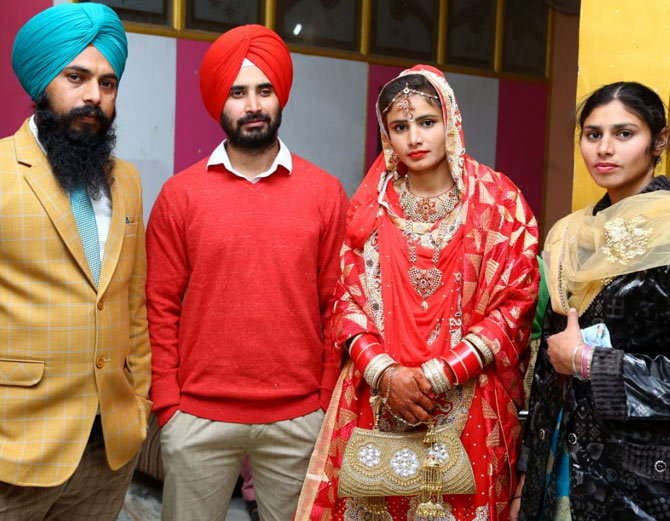 unique marriage, software engineer very simple wedding with 12th pass girl