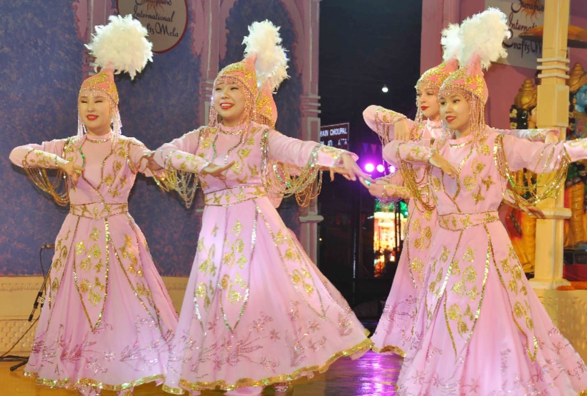 view pics of surajkund mela program, performers from different states performed