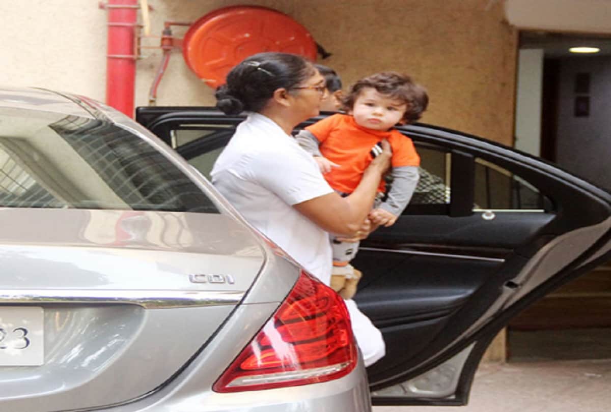 Little Taimur giving different poses on camera 