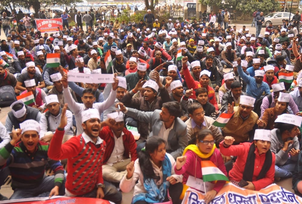 protest of youth in front of UPSSSC office
