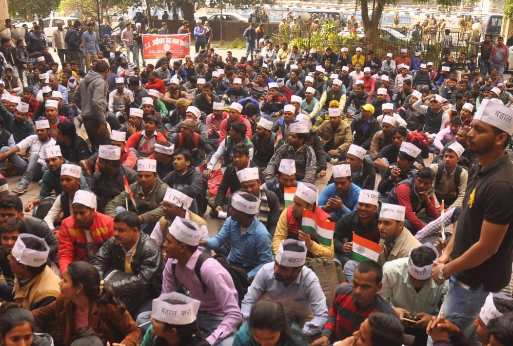 protest of youth in front of UPSSSC office