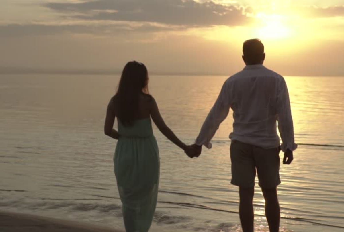 Valentines Day 2019, Romantic Love Story of Couples Met on Facebook