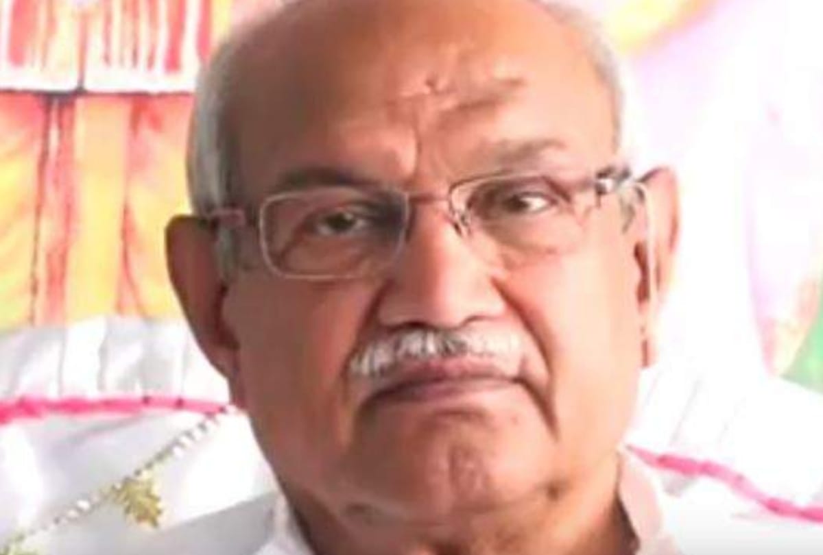 virendra dev dixit lawyer does objectionable comments on women court sent him out of courtroom