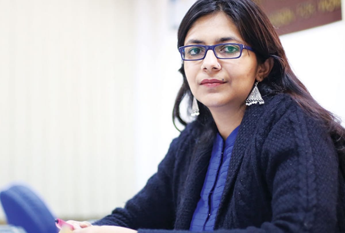 virendra dev dixit lawyer does objectionable comments on women court sent him out of courtroom