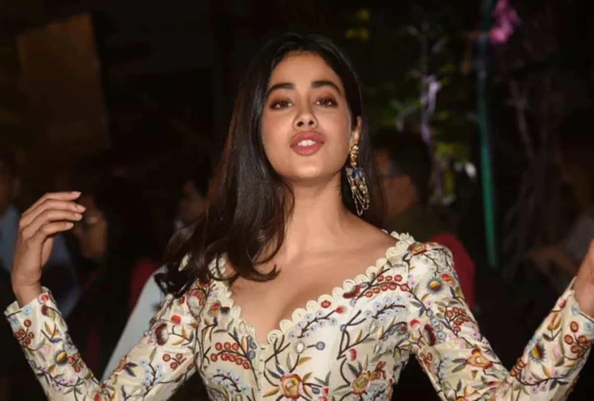 jhanvi kapoor and sridevi spotted at lakme fashion week 2018