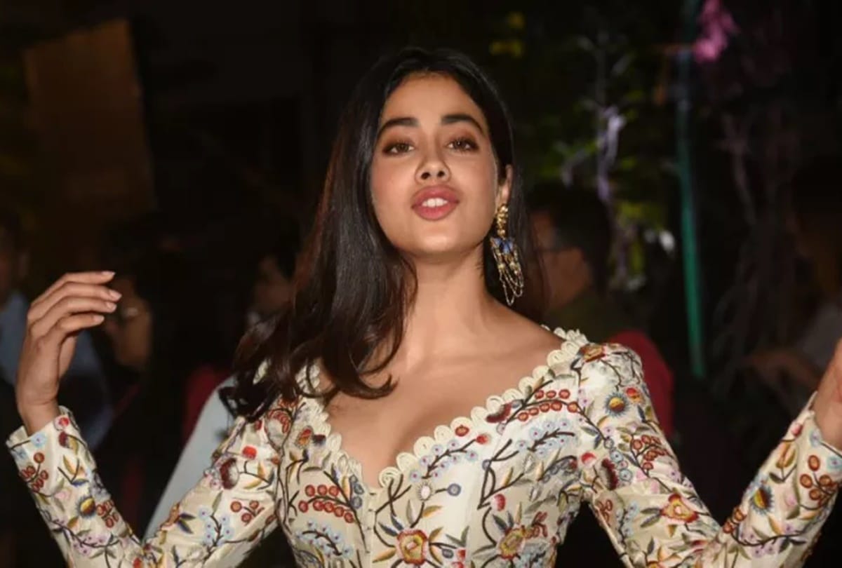 jhanvi kapoor and sridevi spotted at lakme fashion week 2018