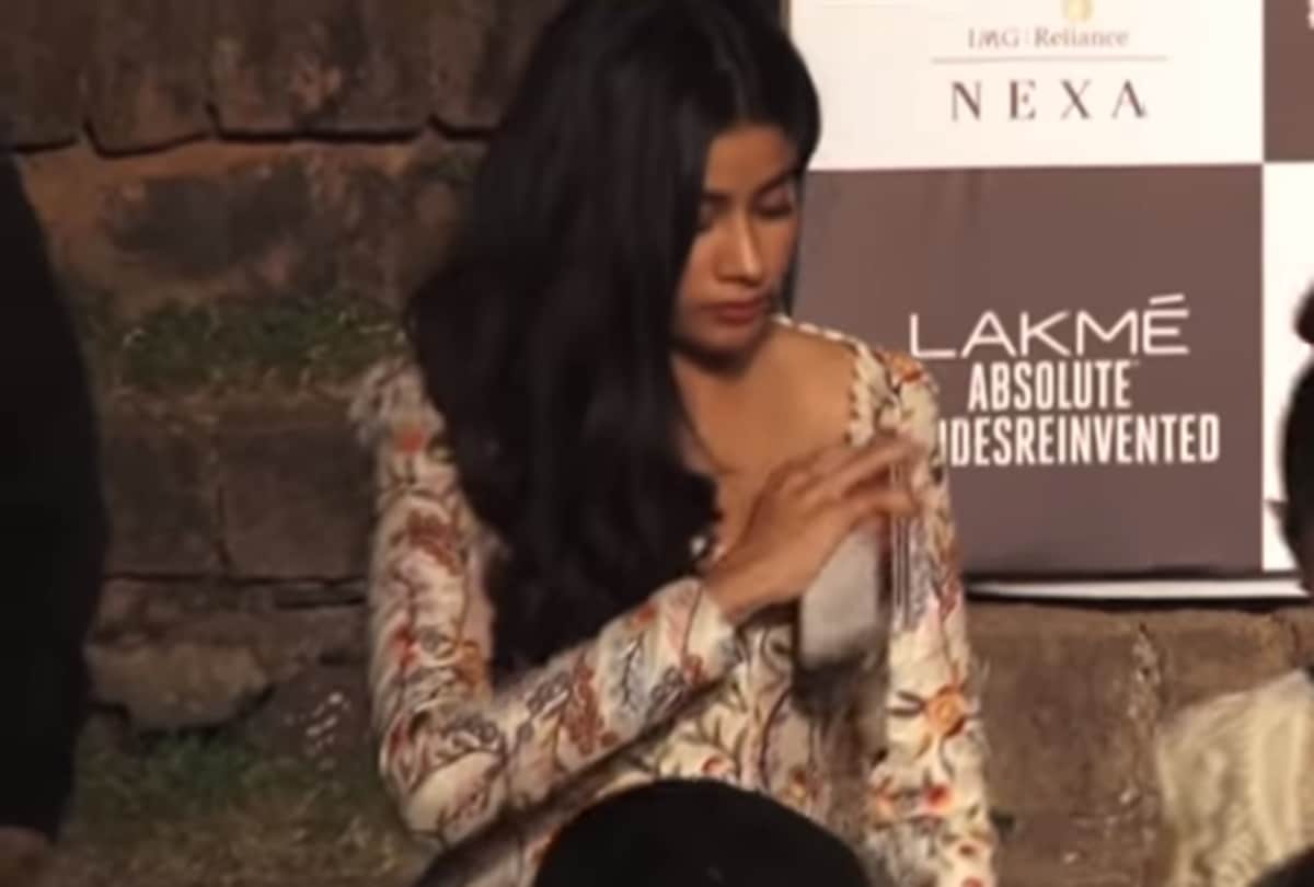 jhanvi kapoor and sridevi spotted at lakme fashion week 2018