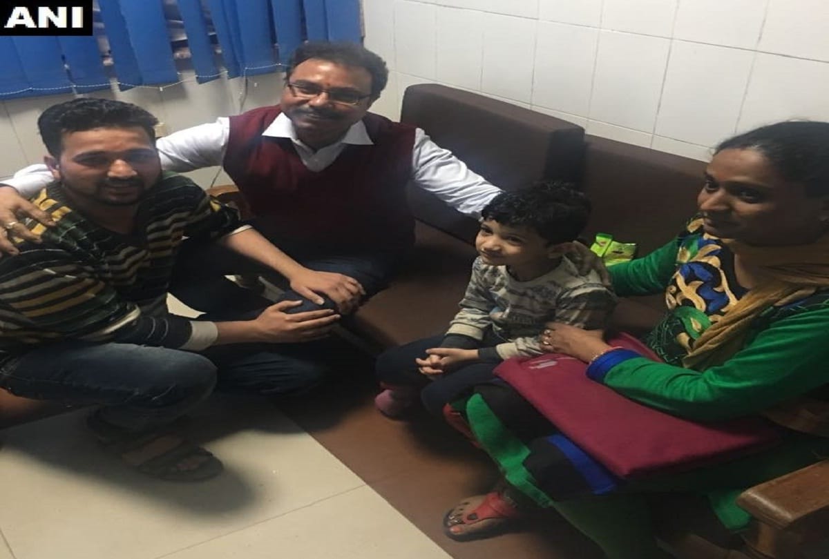 Delhi Police has rescued a kidnapped child from Ghaziabad, one suspect killed in gunfight