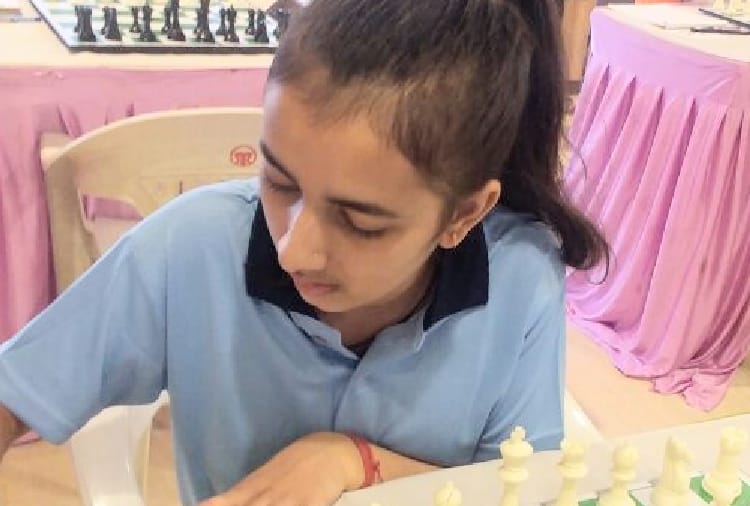 aaina vashishtha of hamirpur will play senior national chess championship