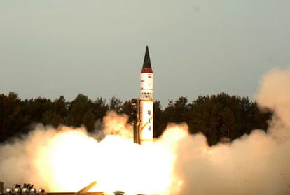 Agni Missile: बैलिस्टिक मिसाइल अग्नि प्राइम का सफल परीक्षण, सीडीएस और सेना के शीर्ष अधिकारी भी रहे मौजूद ballistic missile agni prime test successful in odisha by indian army sfc along drdo