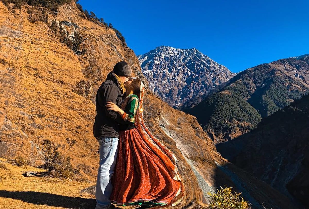 Actress Aashka Goradia husband Brent posts romantic picture with wife