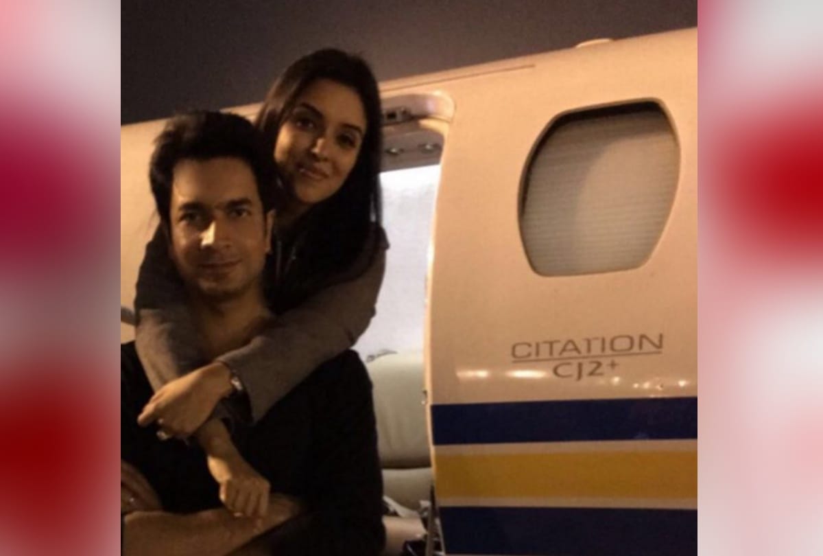 6 bollywood stars who know flying a plane themselves