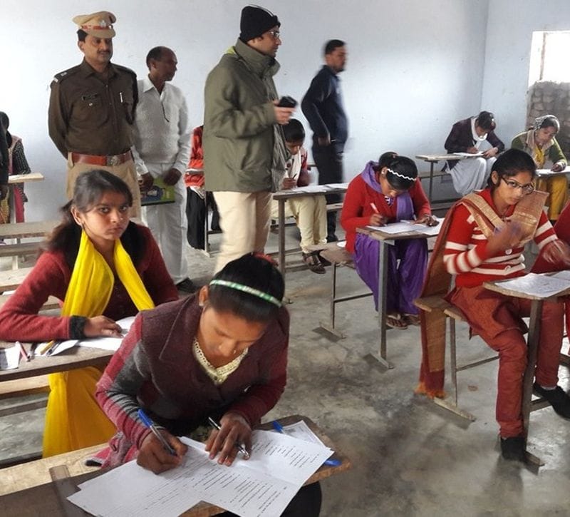 स्वकेंद्र नहीं  मला तो छोड़ दी परीक्षा