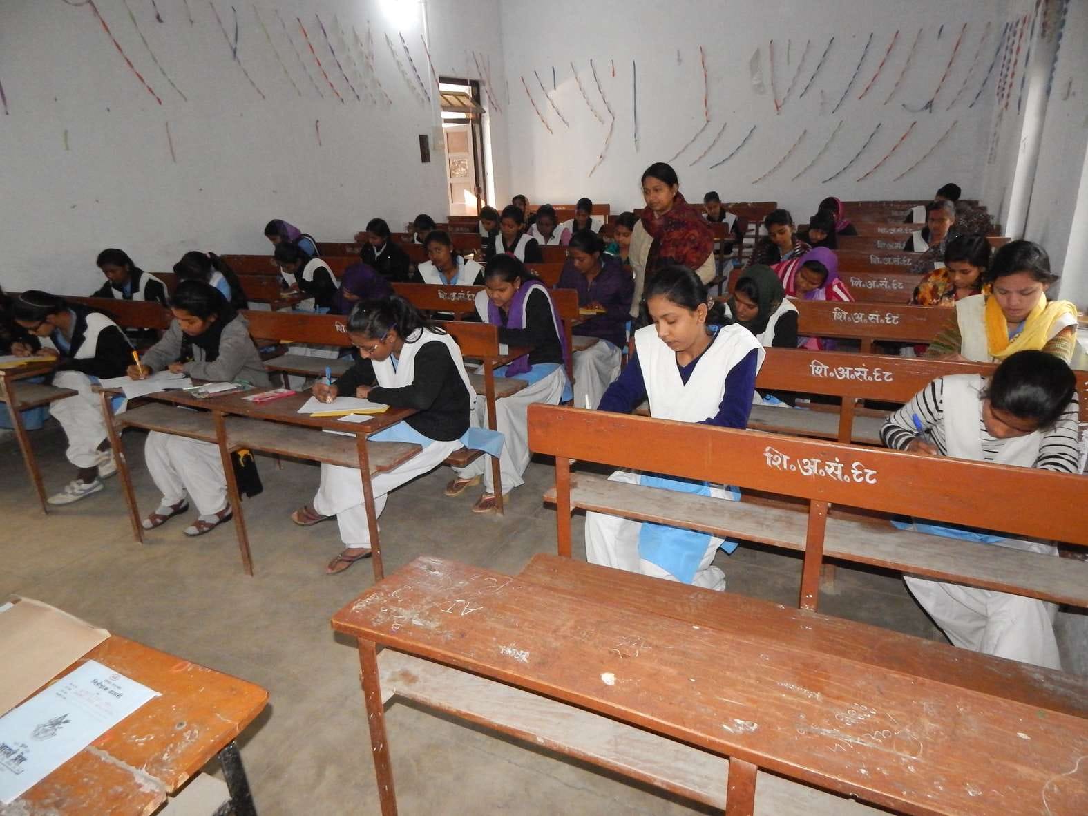 more than two lakh student leave UP  board exam fourth day